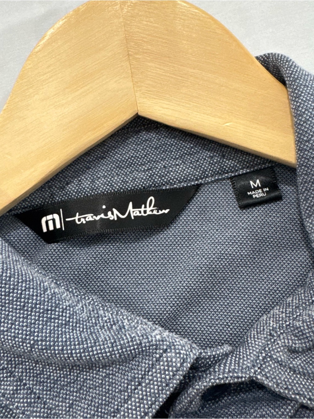 TRAVIS MATTHEW NAVY SHORT SLEEVE POLO. SIZE M - Picture 4 of 7